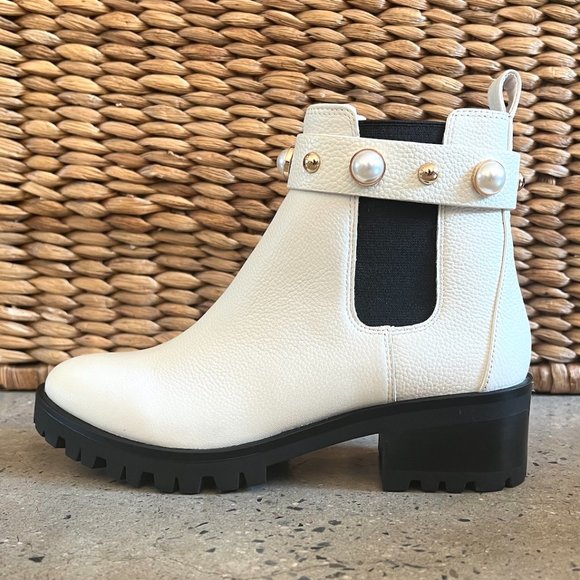 Karl Lagerfeld Shoes - Karl Lagerfeld NWT White Pola Chelsea Boot, Size 9